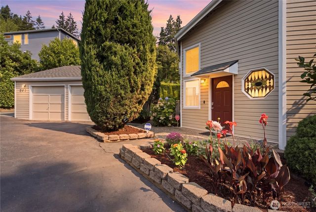 242 W Lake Sammamish Parkway SE, Bellevue, WA 98008