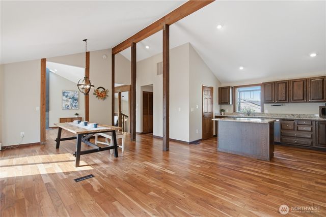 242 W Lake Sammamish Parkway SE, Bellevue, WA 98008