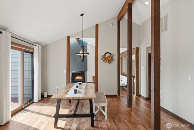 242 W Lake Sammamish Parkway SE, Bellevue, WA 98008
