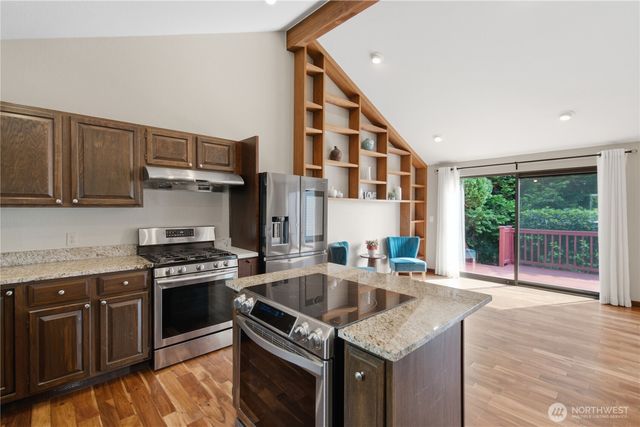 242 W Lake Sammamish Parkway SE, Bellevue, WA 98008
