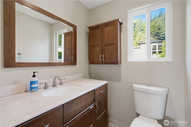 242 W Lake Sammamish Parkway SE, Bellevue, WA 98008