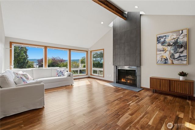 242 W Lake Sammamish Parkway SE, Bellevue, WA 98008