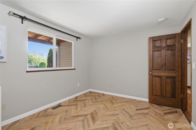 242 W Lake Sammamish Parkway SE, Bellevue, WA 98008