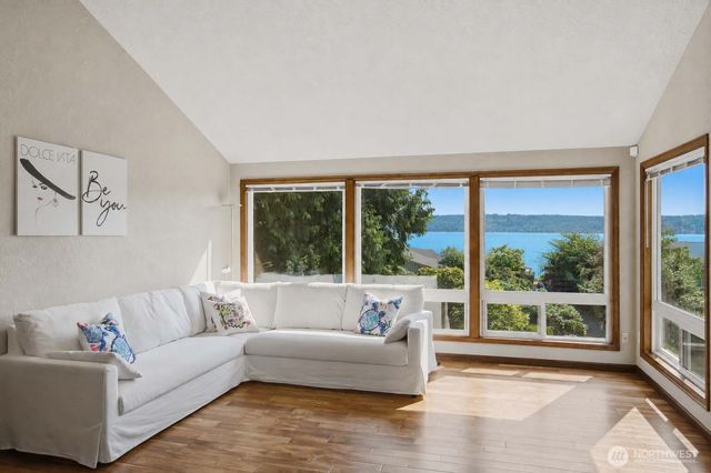 242 W Lake Sammamish Parkway SE, Bellevue, WA 98008