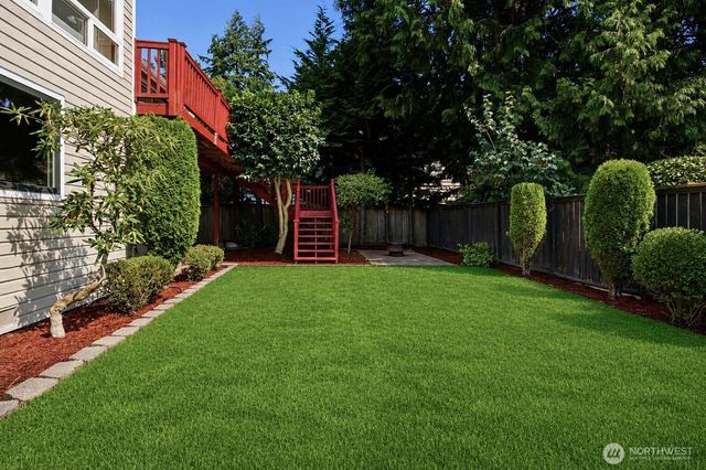 242 W Lake Sammamish Parkway SE, Bellevue, WA 98008