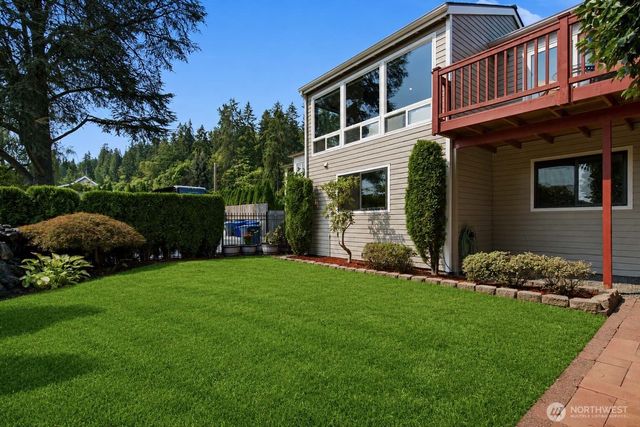 242 W Lake Sammamish Parkway SE, Bellevue, WA 98008