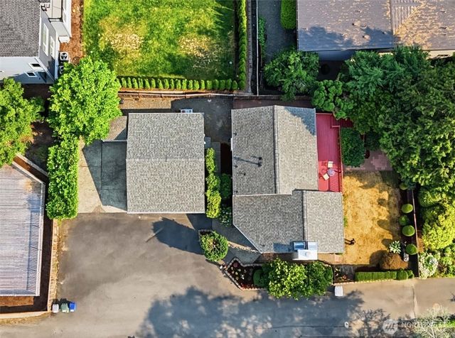 242 W Lake Sammamish Parkway SE, Bellevue, WA 98008