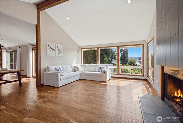 242 W Lake Sammamish Parkway SE, Bellevue, WA 98008