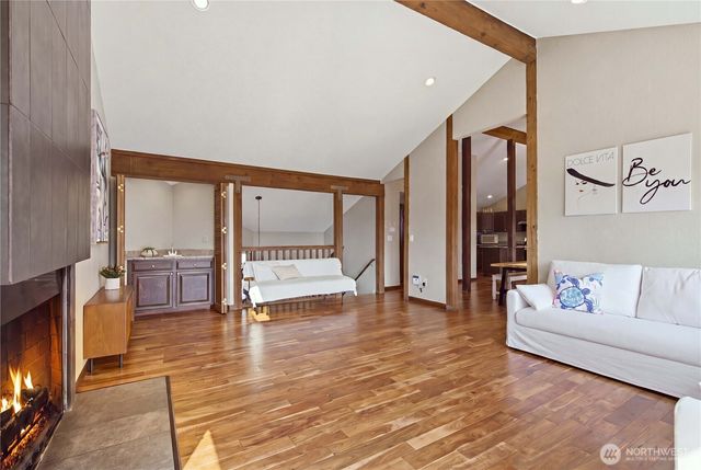 242 W Lake Sammamish Parkway SE, Bellevue, WA 98008