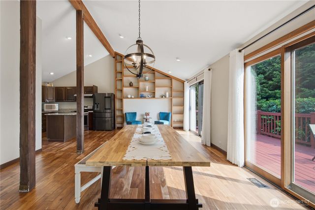 242 W Lake Sammamish Parkway SE, Bellevue, WA 98008