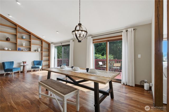 242 W Lake Sammamish Parkway SE, Bellevue, WA 98008