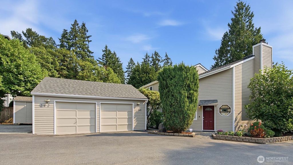 242 W Lake Sammamish Parkway SE, Bellevue, WA 98008