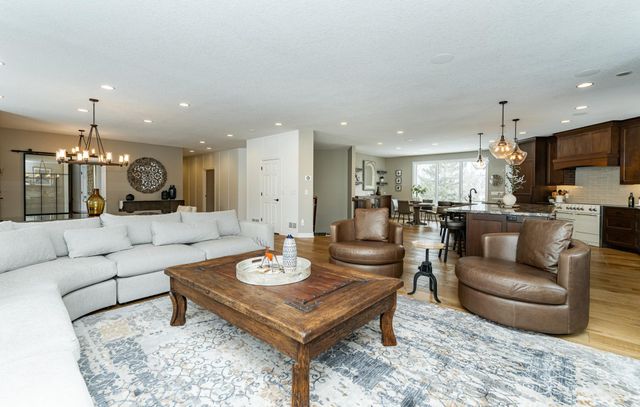 1105 Greystone Lane SW, Rochester, MN 55902