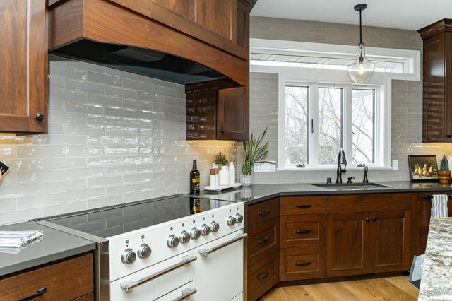 1105 Greystone Lane SW, Rochester, MN 55902