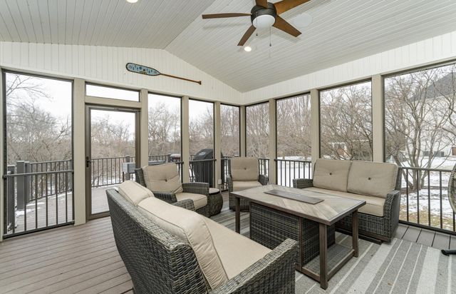 1105 Greystone Lane SW, Rochester, MN 55902