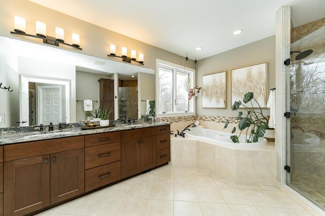 1105 Greystone Lane SW, Rochester, MN 55902