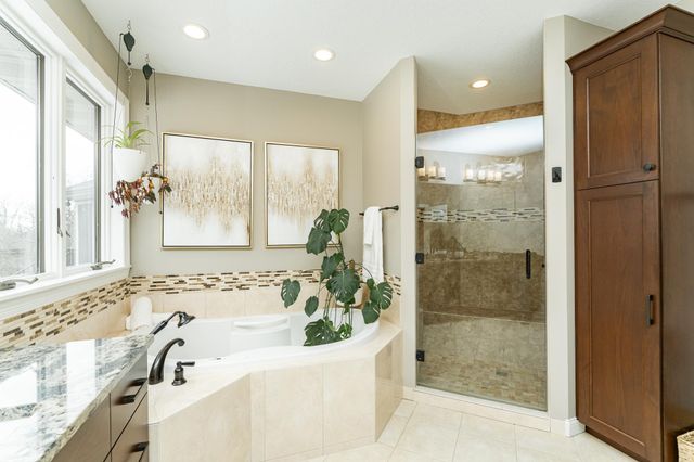 1105 Greystone Lane SW, Rochester, MN 55902