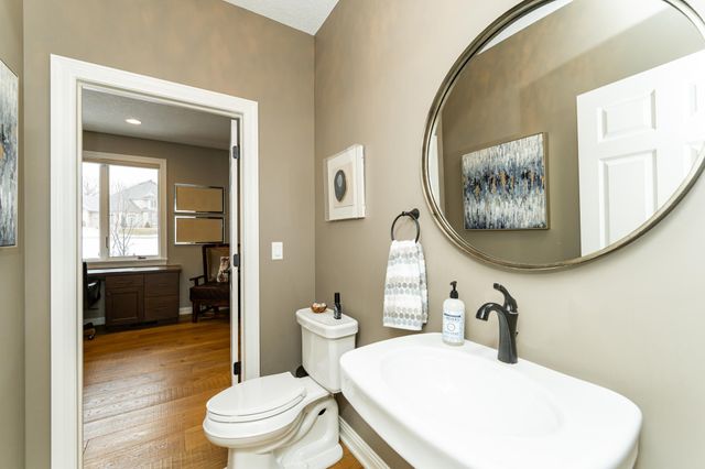 1105 Greystone Lane SW, Rochester, MN 55902