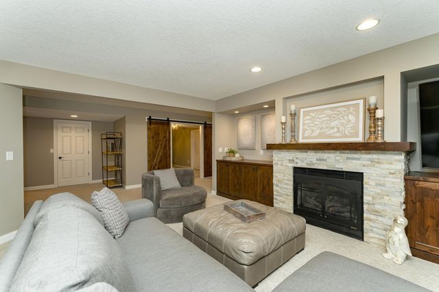 1105 Greystone Lane SW, Rochester, MN 55902