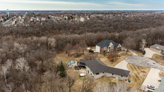 1105 Greystone Lane SW, Rochester, MN 55902