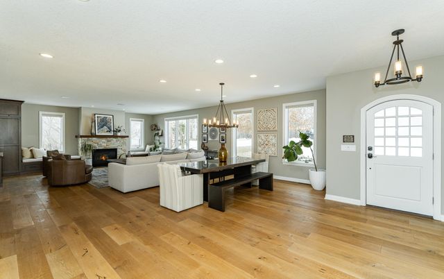 1105 Greystone Lane SW, Rochester, MN 55902