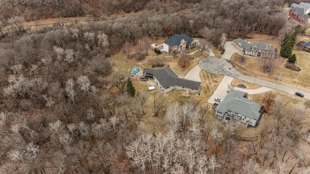 1105 Greystone Lane SW, Rochester, MN 55902