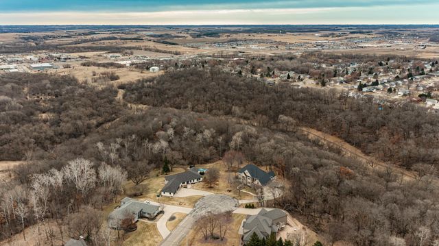 1105 Greystone Lane SW, Rochester, MN 55902