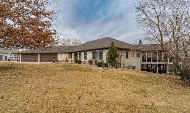 1105 Greystone Lane SW, Rochester, MN 55902