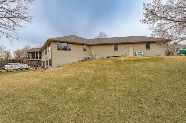 1105 Greystone Lane SW, Rochester, MN 55902