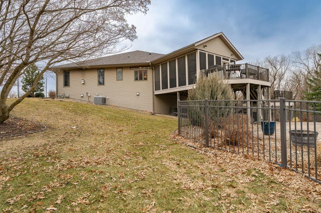 1105 Greystone Lane SW, Rochester, MN 55902