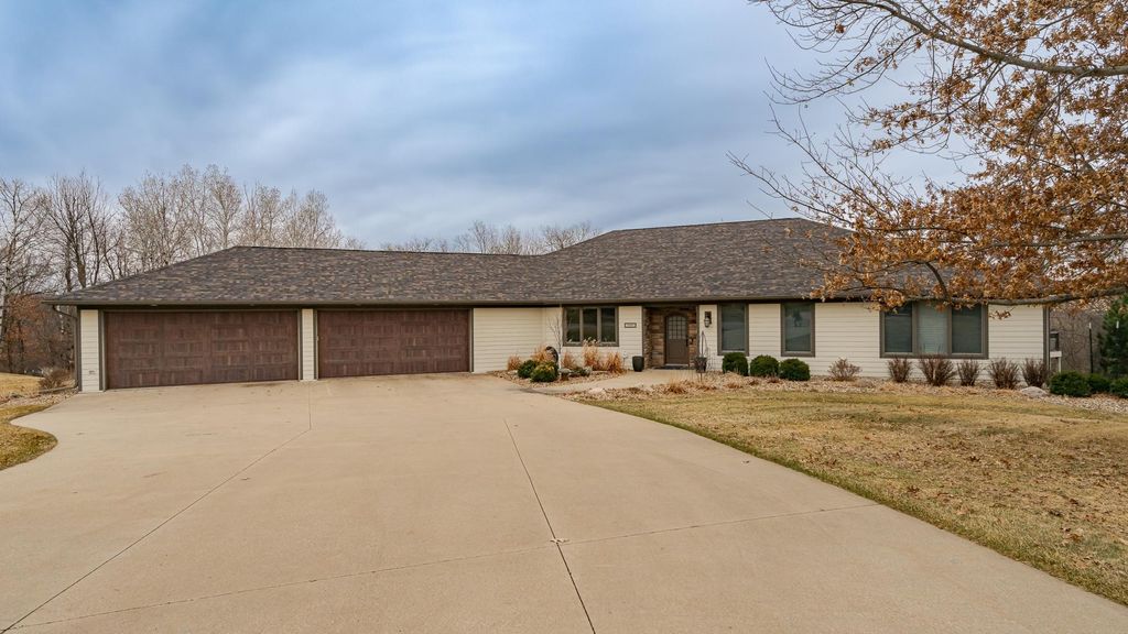 1105 Greystone Lane SW, Rochester, MN 55902