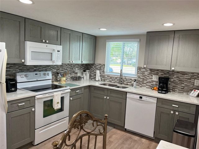 2505 FLAMINGO BOULEVARD L9, Bradenton, FL 34207