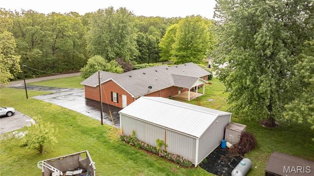 31822 Irish Lane, Brighton, IL 62012