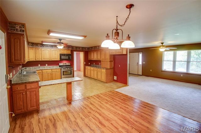 31822 Irish Lane, Brighton, IL 62012