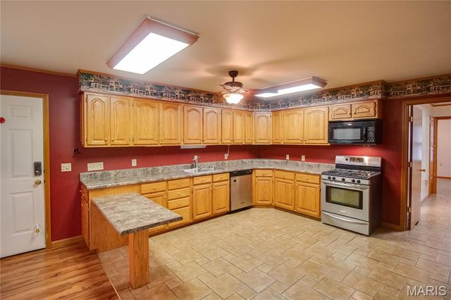 31822 Irish Lane, Brighton, IL 62012