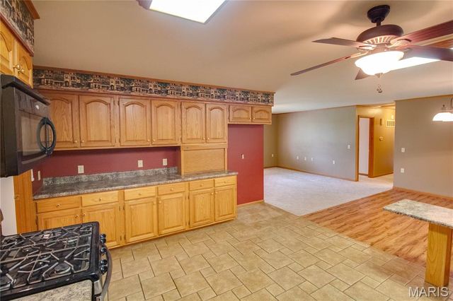 31822 Irish Lane, Brighton, IL 62012