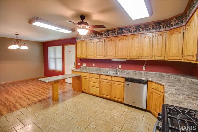 31822 Irish Lane, Brighton, IL 62012