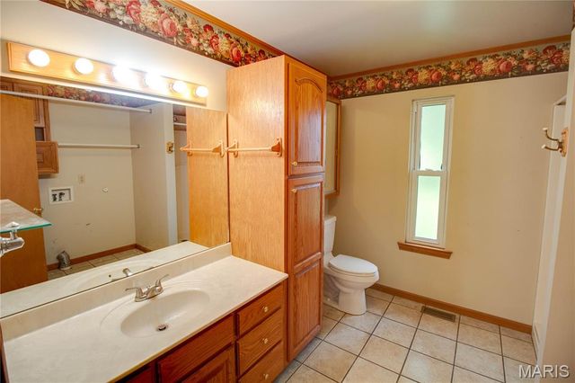 31822 Irish Lane, Brighton, IL 62012