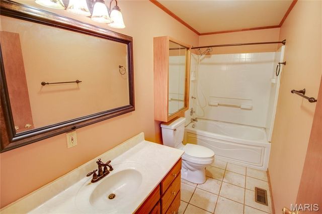 31822 Irish Lane, Brighton, IL 62012