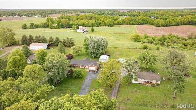 31822 Irish Lane, Brighton, IL 62012