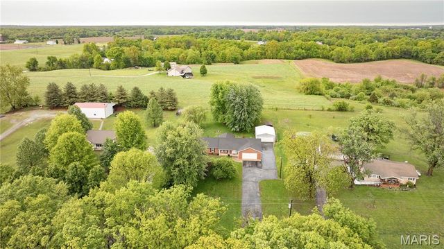 31822 Irish Lane, Brighton, IL 62012