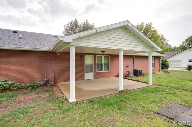 31822 Irish Lane, Brighton, IL 62012