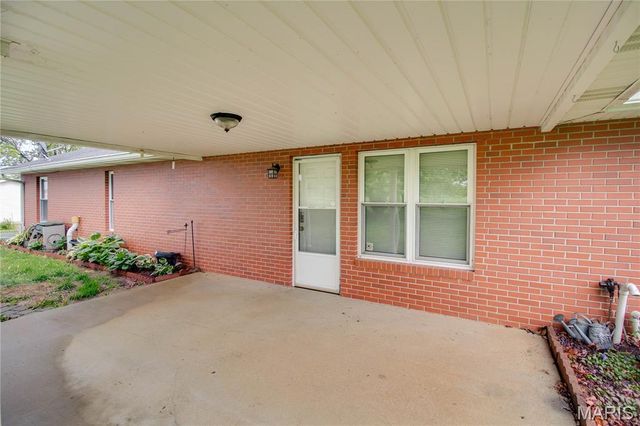 31822 Irish Lane, Brighton, IL 62012