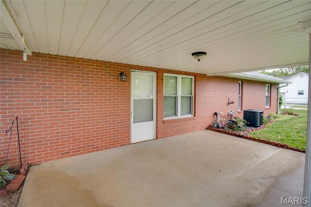 31822 Irish Lane, Brighton, IL 62012