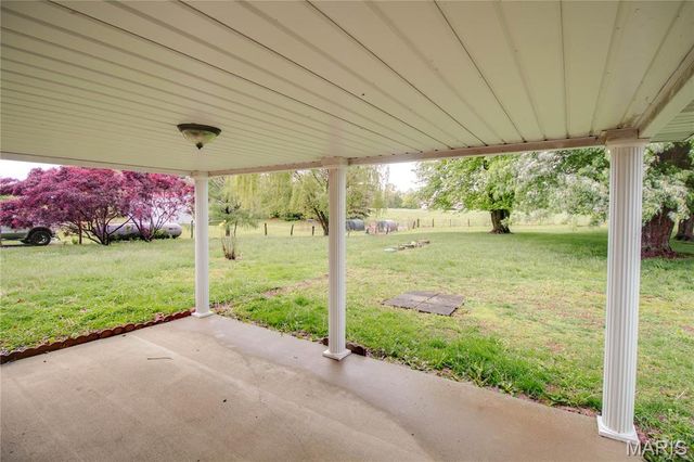 31822 Irish Lane, Brighton, IL 62012