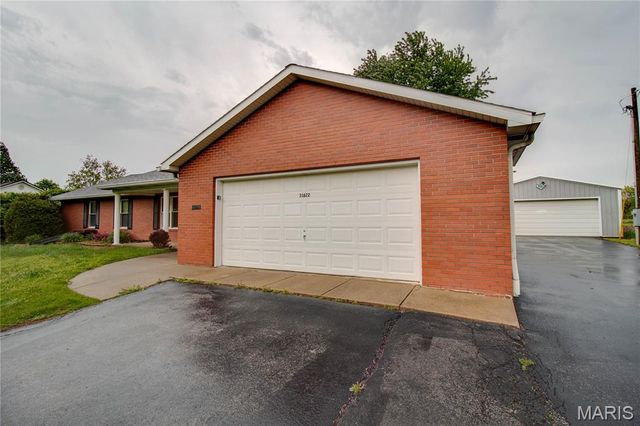 31822 Irish Lane, Brighton, IL 62012