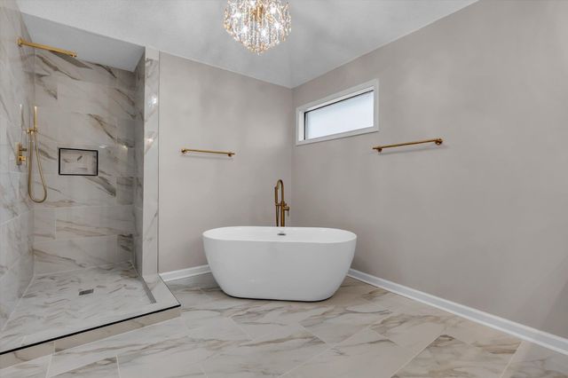 2949 VALLEY LAKE DR, Bartlett, TN 38135