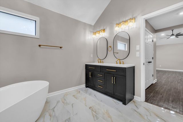 2949 VALLEY LAKE DR, Bartlett, TN 38135