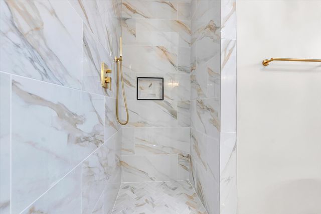 2949 VALLEY LAKE DR, Bartlett, TN 38135