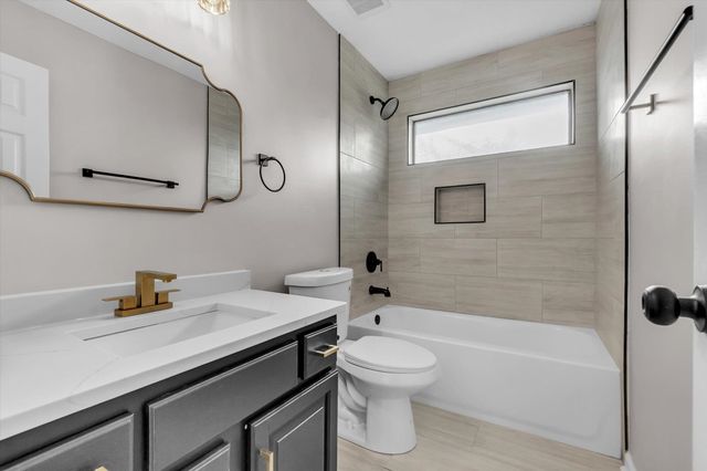 2949 VALLEY LAKE DR, Bartlett, TN 38135